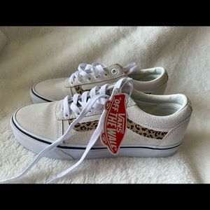 NWT : Vans Ward Lo Suede Women Sneaker